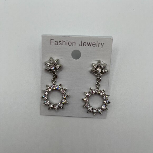 Dangle Earrings: Elegant Lightweight Versatile Accessory - Picture 1 of 2